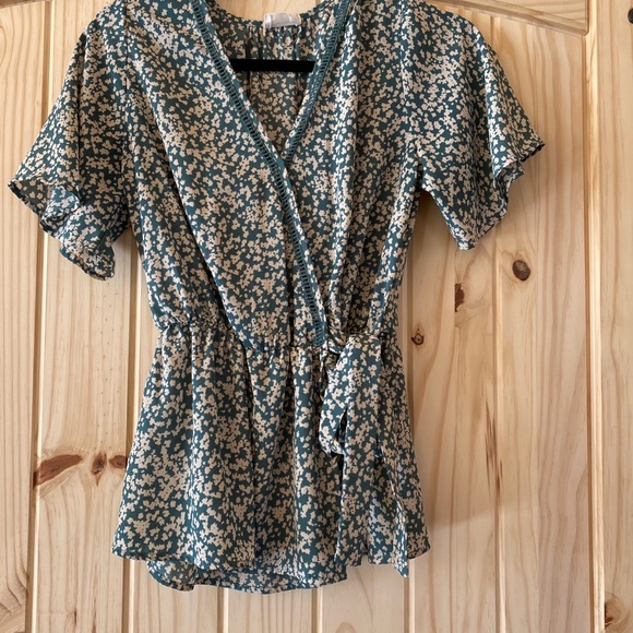 Work blouse bundle - Picture 3 of 4